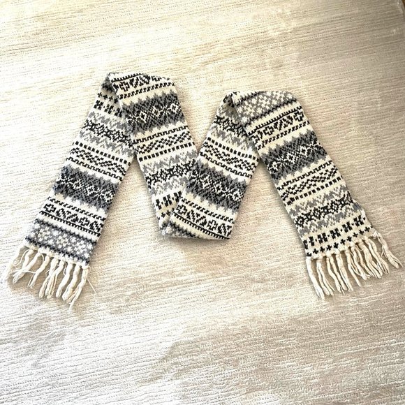 H&M Knit Double Thick Scarf Muffler Jacquard Scandinavian Design 68" x 6" - Picture 9 of 9